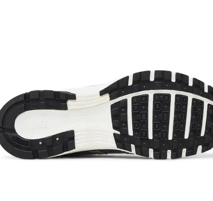 P-6000 Metallic Silver Nike 0605